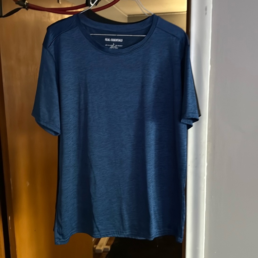 REAL ESSENTIALS ATHLETIC TSHIRT - SIZE LARGE